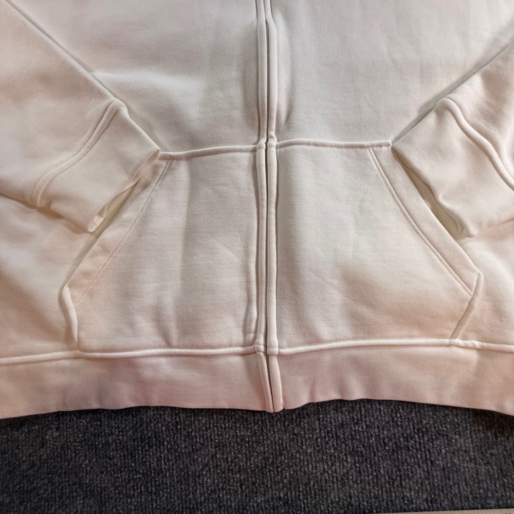 Millie Bobby Brown Florence by Mills Bon Voyage Zip Hoodie White Size L NWT - Picture 4 of 10